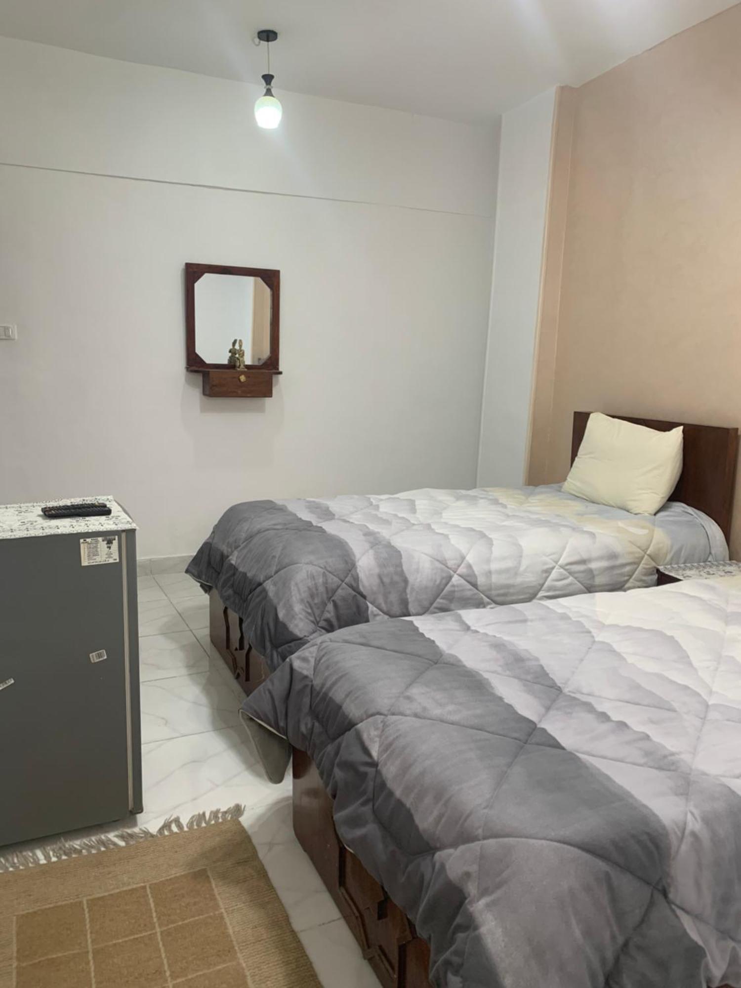 Pyramids Home Guest House Kafrat al Jabal Bagian luar foto