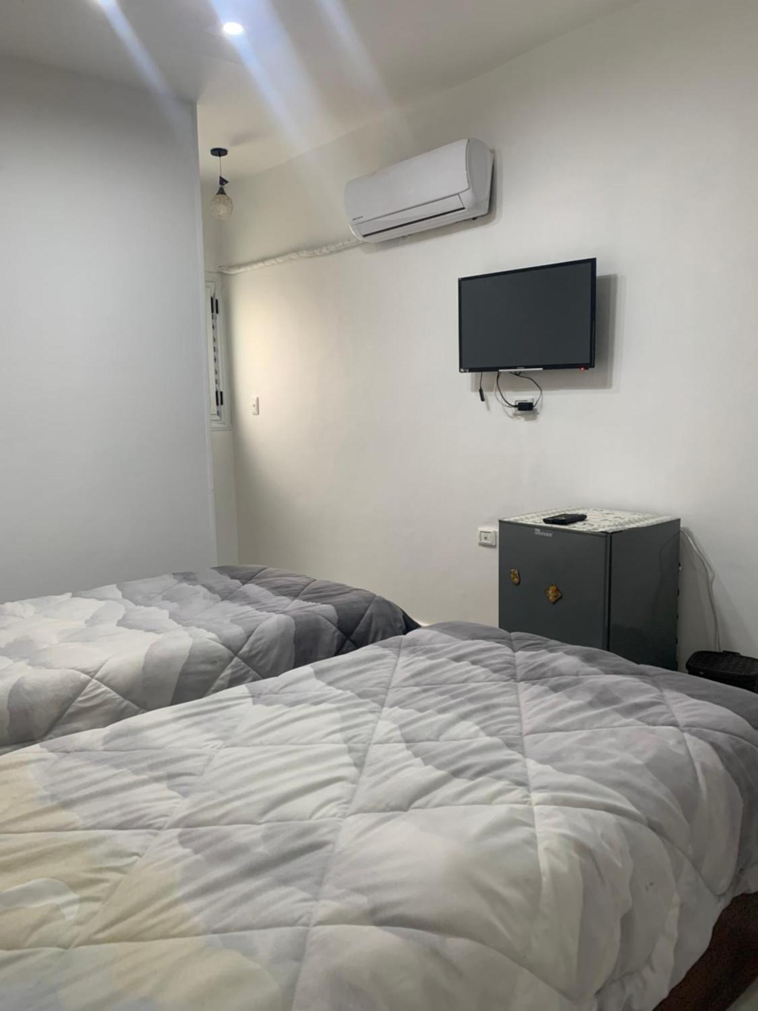 Pyramids Home Guest House Kafrat al Jabal Bagian luar foto