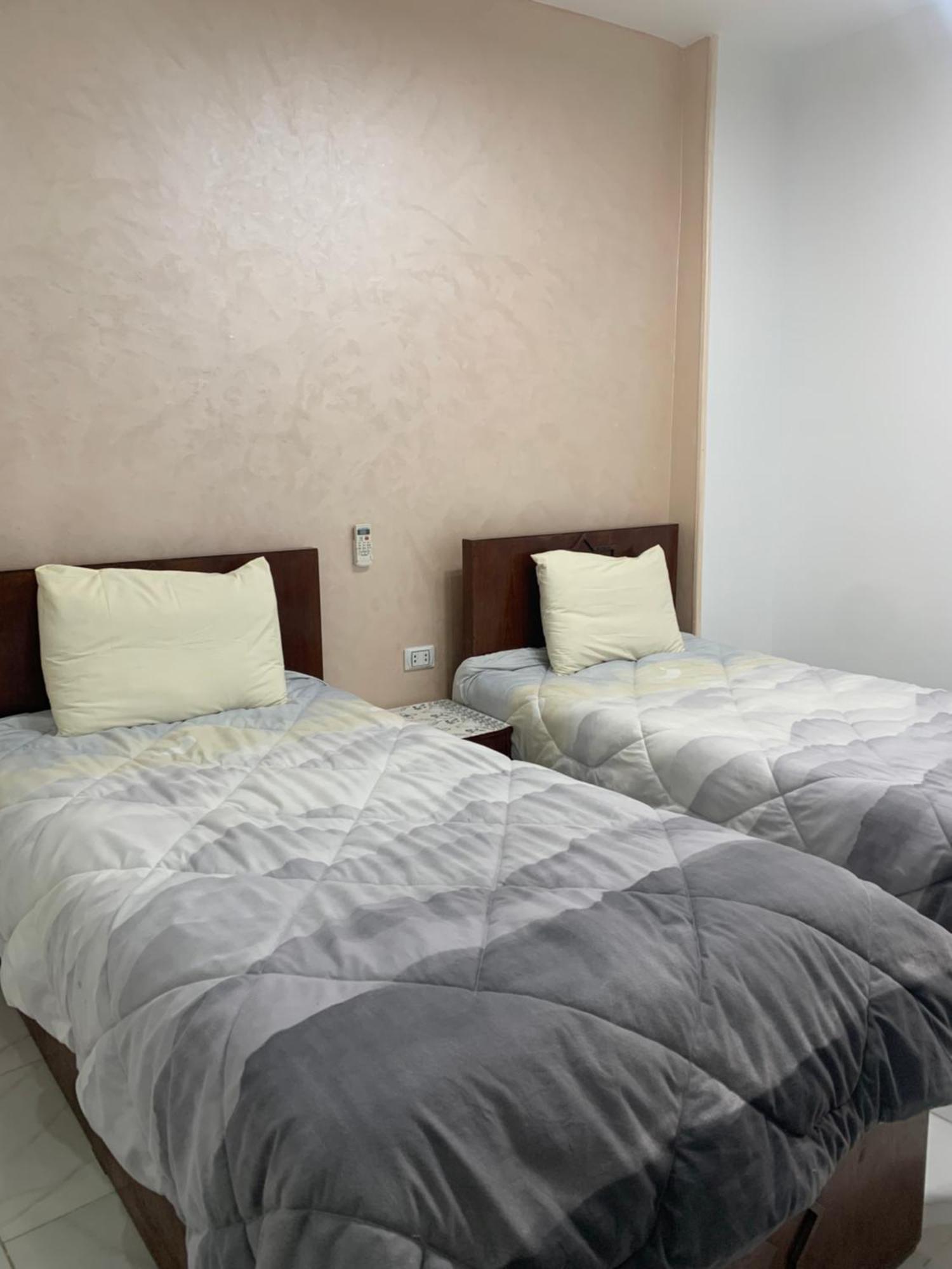 Pyramids Home Guest House Kafrat al Jabal Bagian luar foto